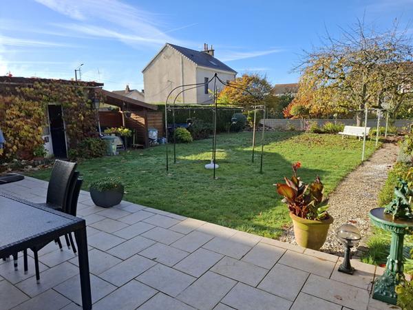 Le Creusot magnifique maison 122m2, deux chambres , 581m2 de terrain clos