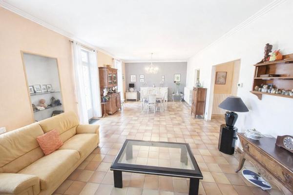Le Creusot magnifique maison 122m2, deux chambres , 581m2 de terrain clos