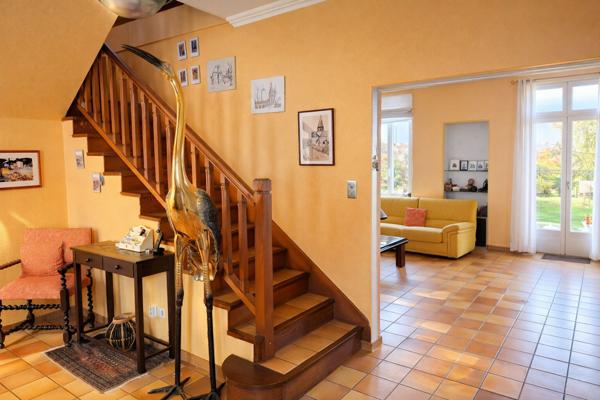Le Creusot magnifique maison 122m2, deux chambres , 581m2 de terrain clos