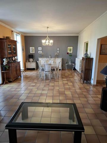 Le Creusot magnifique maison 122m2, deux chambres , 581m2 de terrain clos