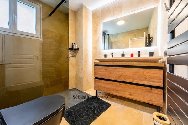 Dpt Var (83), à vendre LE BEAUSSET appartement T4 de 84 m² - Terrasse de 18 m² - Stationnement privatif - Résidence sécurisée