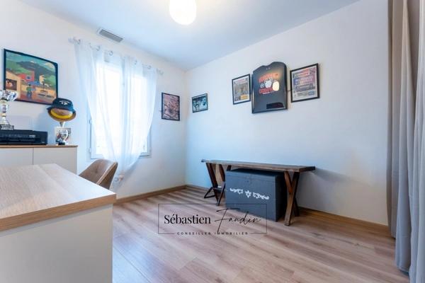Dpt Var (83), à vendre LE BEAUSSET appartement T4 de 84 m² - Terrasse de 18 m² - Stationnement privatif - Résidence sécurisée
