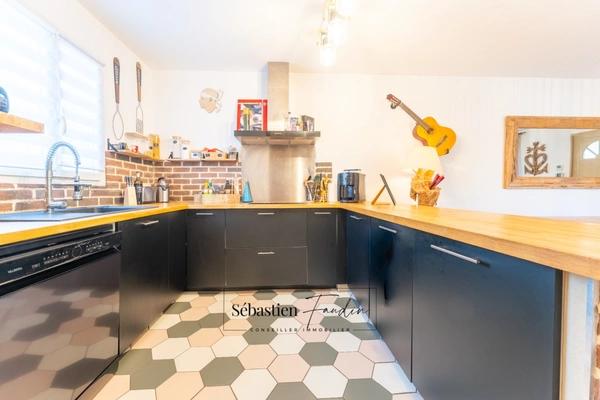 Dpt Var (83), à vendre LE BEAUSSET appartement T4 de 84 m² - Terrasse de 18 m² - Stationnement privatif - Résidence sécurisée