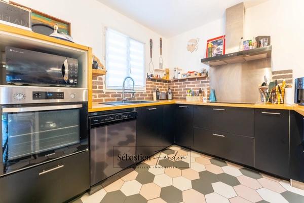 Dpt Var (83), à vendre LE BEAUSSET appartement T4 de 84 m² - Terrasse de 18 m² - Stationnement privatif - Résidence sécurisée
