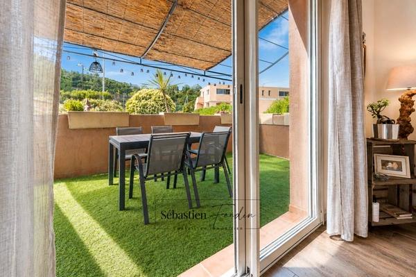 Dpt Var (83), à vendre LE BEAUSSET appartement T4 de 84 m² - Terrasse de 18 m² - Stationnement privatif - Résidence sécurisée
