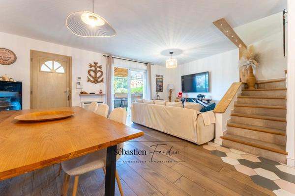 Dpt Var (83), à vendre LE BEAUSSET appartement T4 de 84 m² - Terrasse de 18 m² - Stationnement privatif - Résidence sécurisée