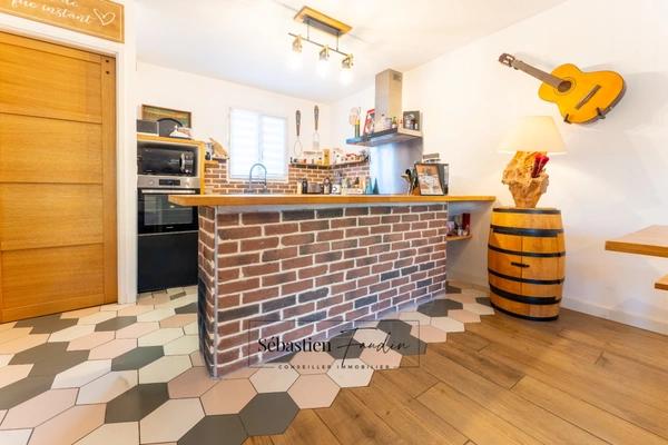 Dpt Var (83), à vendre LE BEAUSSET appartement T4 de 84 m² - Terrasse de 18 m² - Stationnement privatif - Résidence sécurisée