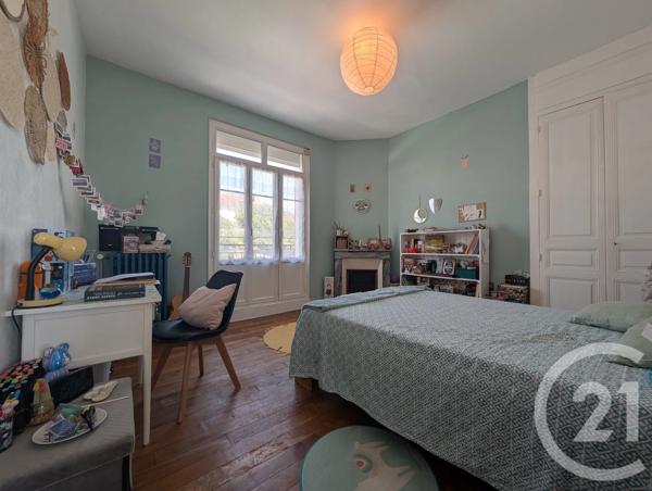 Maison à vendre  9 pièces - 219,36 m 2   LIMOGES  - 87