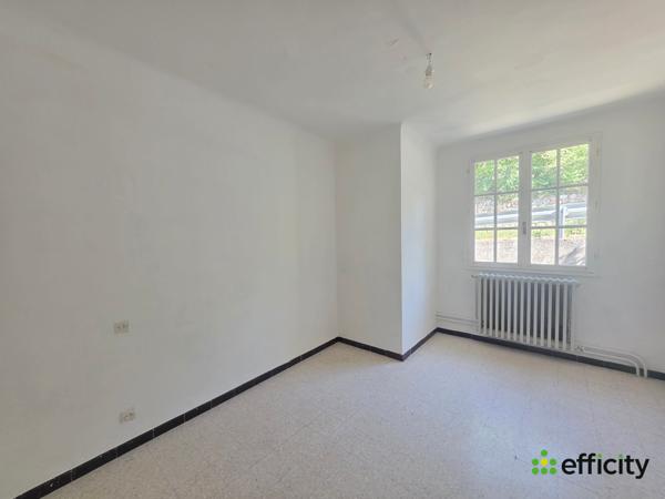 Maison
         5 pièces
        - 90 m² Exclusivité 200 000 € *