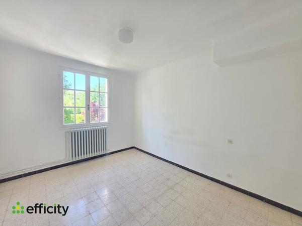 Maison
         5 pièces
        - 90 m² Exclusivité 200 000 € *