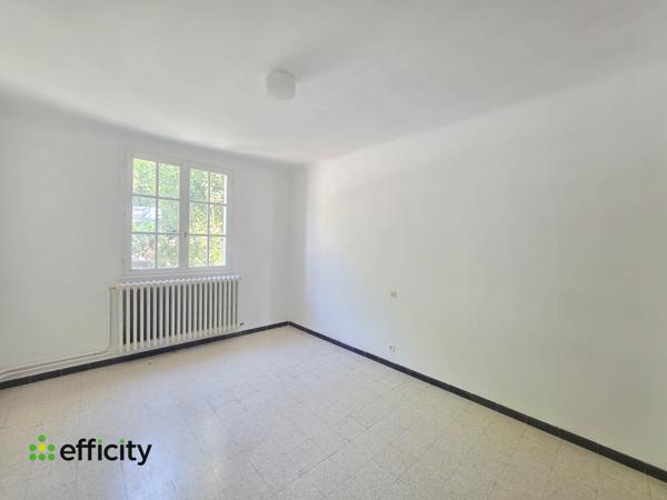 Maison
         5 pièces
        - 90 m² Exclusivité 200 000 € *
