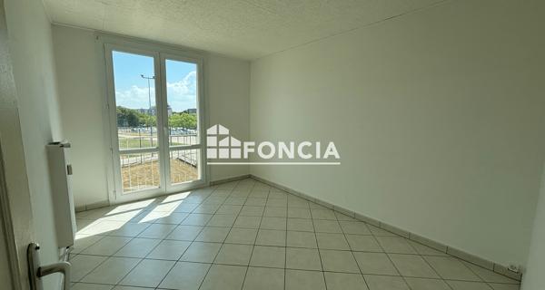 Location Appartement 4 pièces 86.49 m² - Pierrelatte 26700