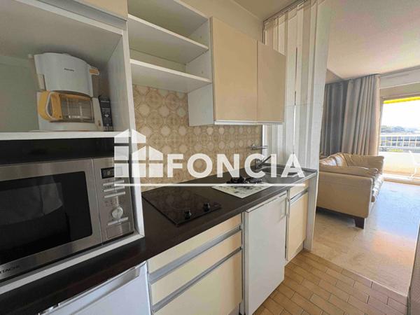 Location Studio meublé 30.4 m² - Cannes La Bocca 06150