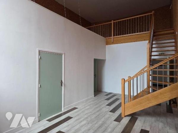 MAYENNE- Quartier Notre- Dame, local commercial et/ou professionnel d'environ 126m² dans une st...