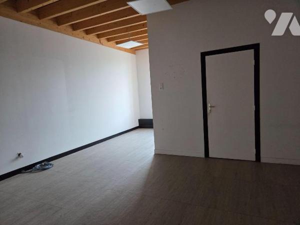 MAYENNE- Quartier Notre- Dame, local commercial et/ou professionnel d'environ 126m² dans une st...