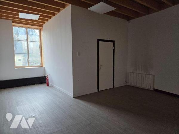 MAYENNE- Quartier Notre- Dame, local commercial et/ou professionnel d'environ 126m² dans une st...