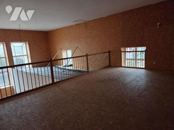 MAYENNE- Quartier Notre- Dame, local commercial et/ou professionnel d'environ 126m² dans une st...