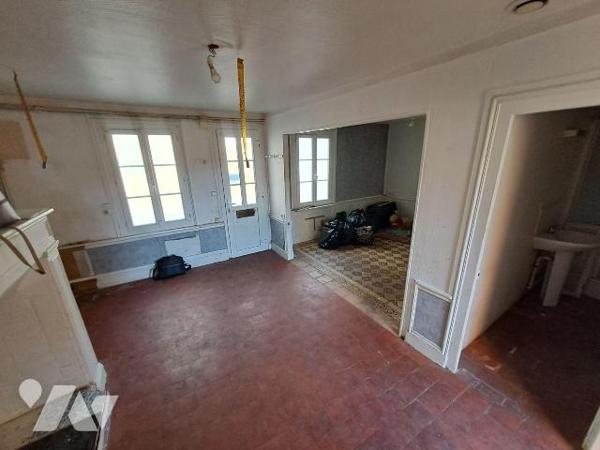 Crèvec?ur en Auge,

Maison de bourg avec travaux comprenant : séjour-salle, cuisine, salle de...