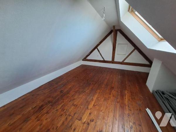 Crèvec?ur en Auge,

Maison de bourg avec travaux comprenant : séjour-salle, cuisine, salle de...