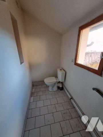 Crèvec?ur en Auge,

Maison de bourg avec travaux comprenant : séjour-salle, cuisine, salle de...