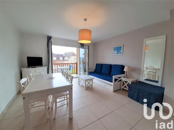 Appartement 2 pièces de 41 m² à Saint-Arnoult (14800)