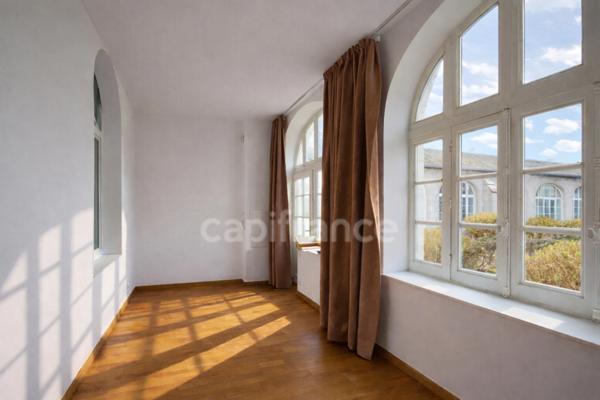 Quimper Kerfeunteun – T2 de 54 m² lumineux – Rez-de-chaussée – Parking – Cave – 3 m 10 de hauteur sous plafond