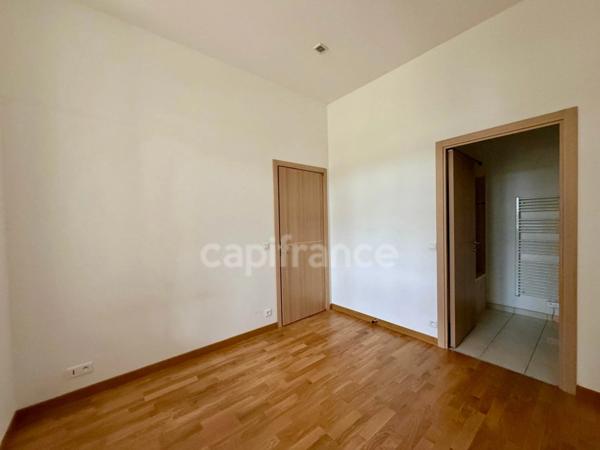 Quimper Kerfeunteun – T2 de 54 m² lumineux – Rez-de-chaussée – Parking – Cave – 3 m 10 de hauteur sous plafond