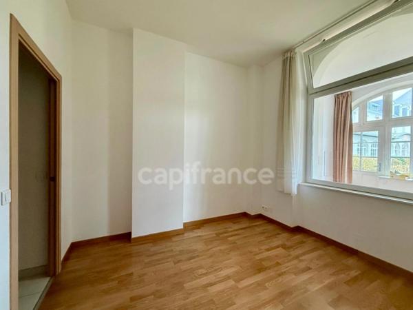 Quimper Kerfeunteun – T2 de 54 m² lumineux – Rez-de-chaussée – Parking – Cave – 3 m 10 de hauteur sous plafond