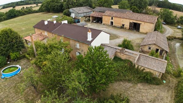 Corp de ferme à Iteuil 185m² 4 chambres