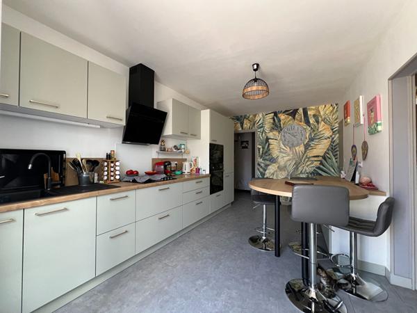 Corp de ferme à Iteuil 185m² 4 chambres