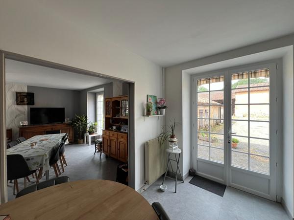 Corp de ferme à Iteuil 185m² 4 chambres