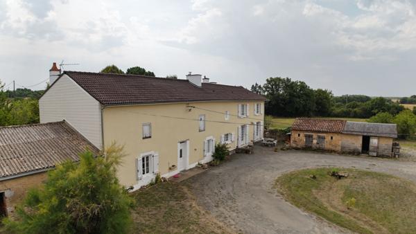 Corp de ferme à Iteuil 185m² 4 chambres