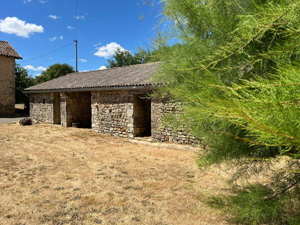 Corp de ferme à Iteuil 185m² 4 chambres