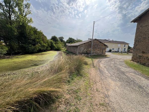 Corp de ferme à Iteuil 185m² 4 chambres