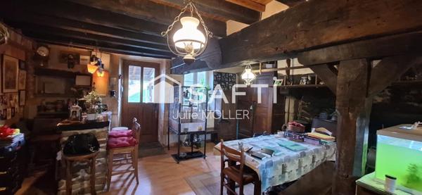 Maison en pierre et poutres apparentes, à rénover