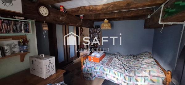 Maison en pierre et poutres apparentes, à rénover