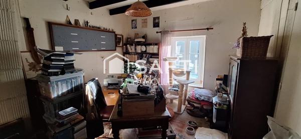 Maison en pierre et poutres apparentes, à rénover