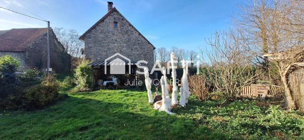 Maison en pierre et poutres apparentes, à rénover