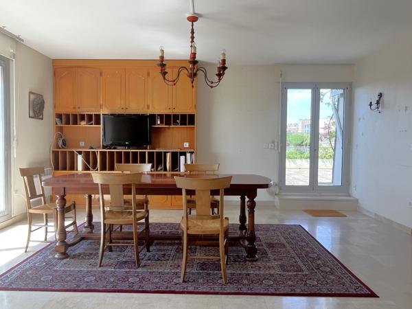 Appartement
         4 pièces
        - 98 m² 286 000 € *