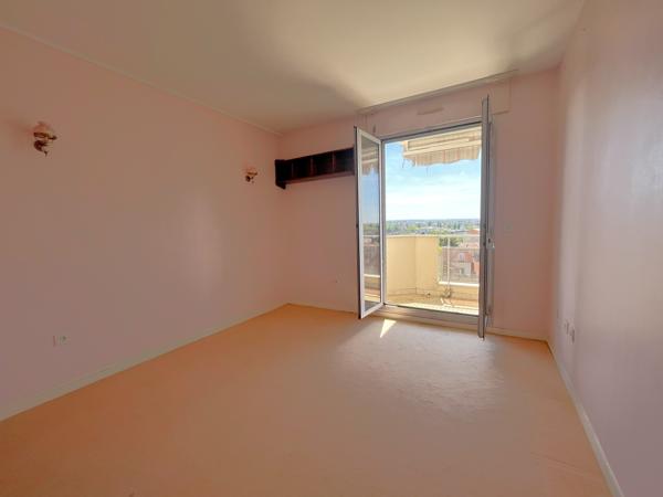 Appartement
         4 pièces
        - 98 m² 286 000 € *