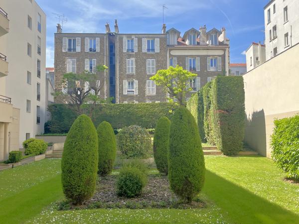 Appartement
         4 pièces
        - 98 m² 286 000 € *