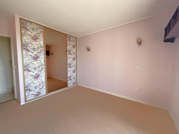 Appartement
         4 pièces
        - 98 m² 286 000 € *