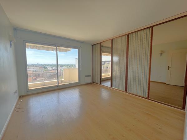 Appartement
         4 pièces
        - 98 m² 286 000 € *