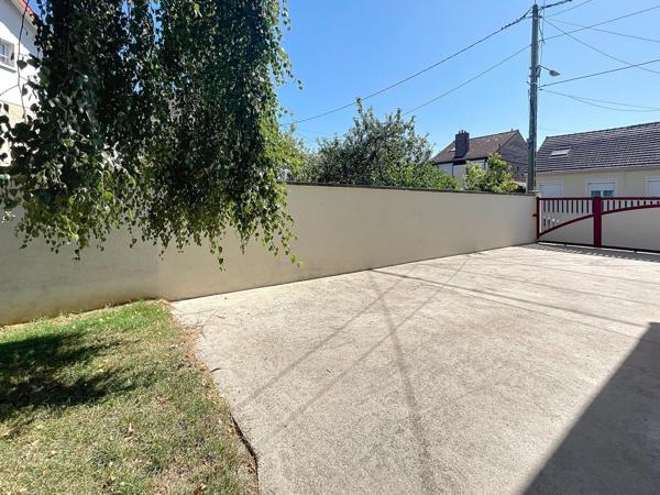 LE PLATEAU - Maison de 84 m2 (104 m2 au sol) avec un beau jardin (parcelle de 319m2) à deux pas du centre ville d' Athis-Mons