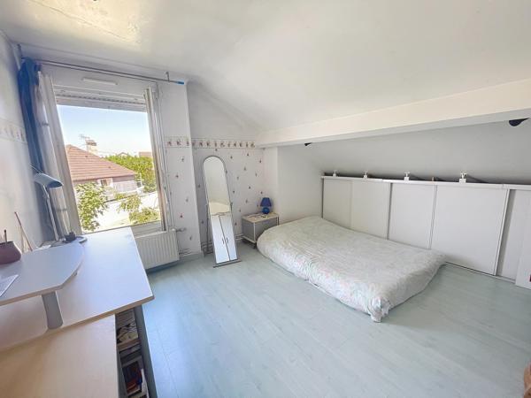 LE PLATEAU - Maison de 84 m2 (104 m2 au sol) avec un beau jardin (parcelle de 319m2) à deux pas du centre ville d' Athis-Mons