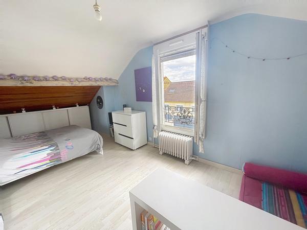 LE PLATEAU - Maison de 84 m2 (104 m2 au sol) avec un beau jardin (parcelle de 319m2) à deux pas du centre ville d' Athis-Mons