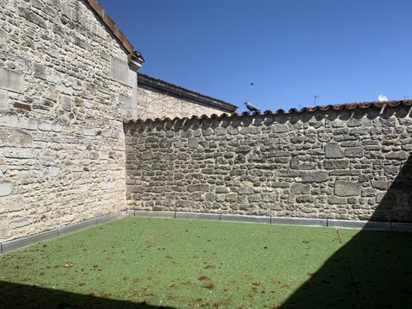 MAISON AU BORD DE LA CHARENTE