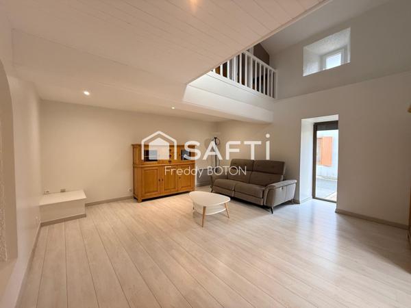 Maison de caractère en cœur de ville avec jardin intimiste et fort potentiel.