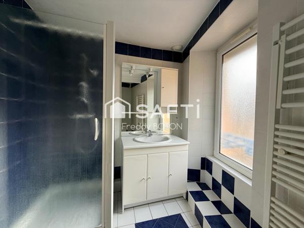 Maison de caractère en cœur de ville avec jardin intimiste et fort potentiel.