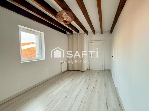 Maison de caractère en cœur de ville avec jardin intimiste et fort potentiel.